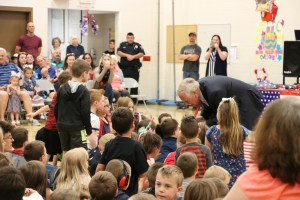 Senator King w/ students