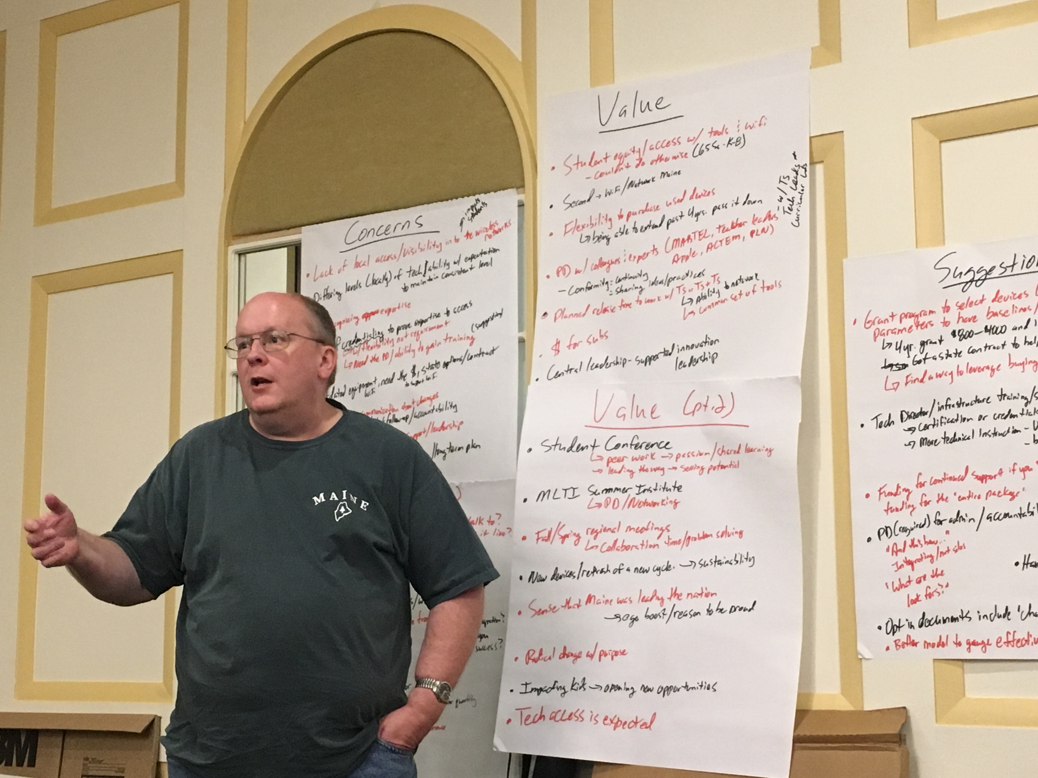 Stakeholder presenting feedback