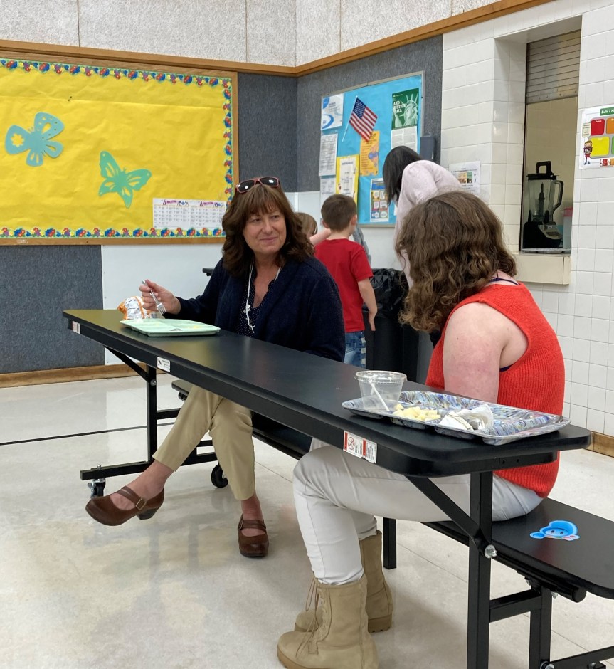 Education Commissioner Pender Makin Visits Kingman Elementary&nbsp;School