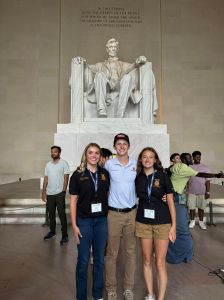 Students in front of Lincoln Monument.