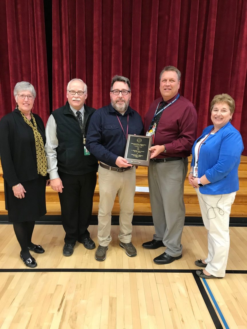 Vine Street Elementary School Custodian Honored with A. Burleigh Oxton Award for&nbsp;Excellence