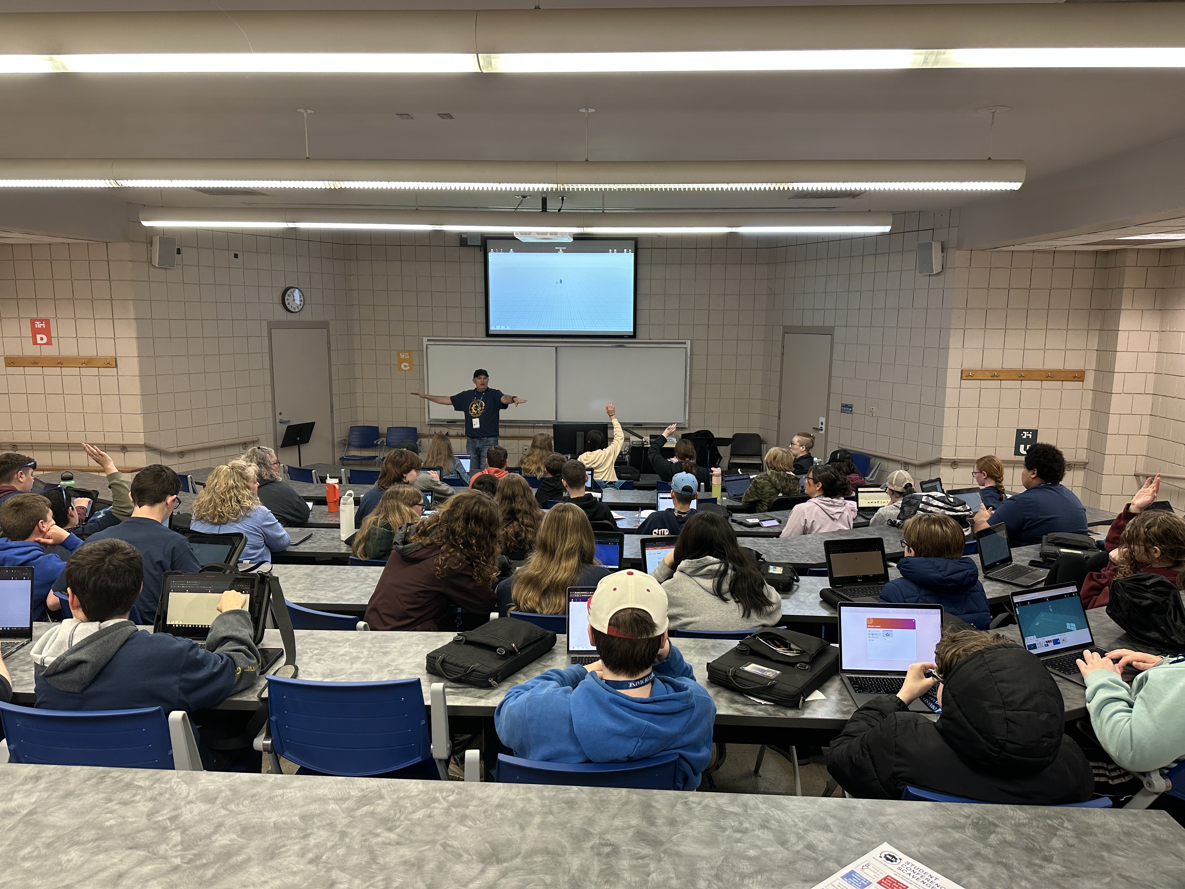 Nokomis High School educator Kern Kelley presenting virtual reality (VR) to a room of students.