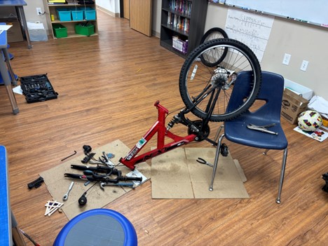 Students participate in hands-on learning projects in the classroom. 